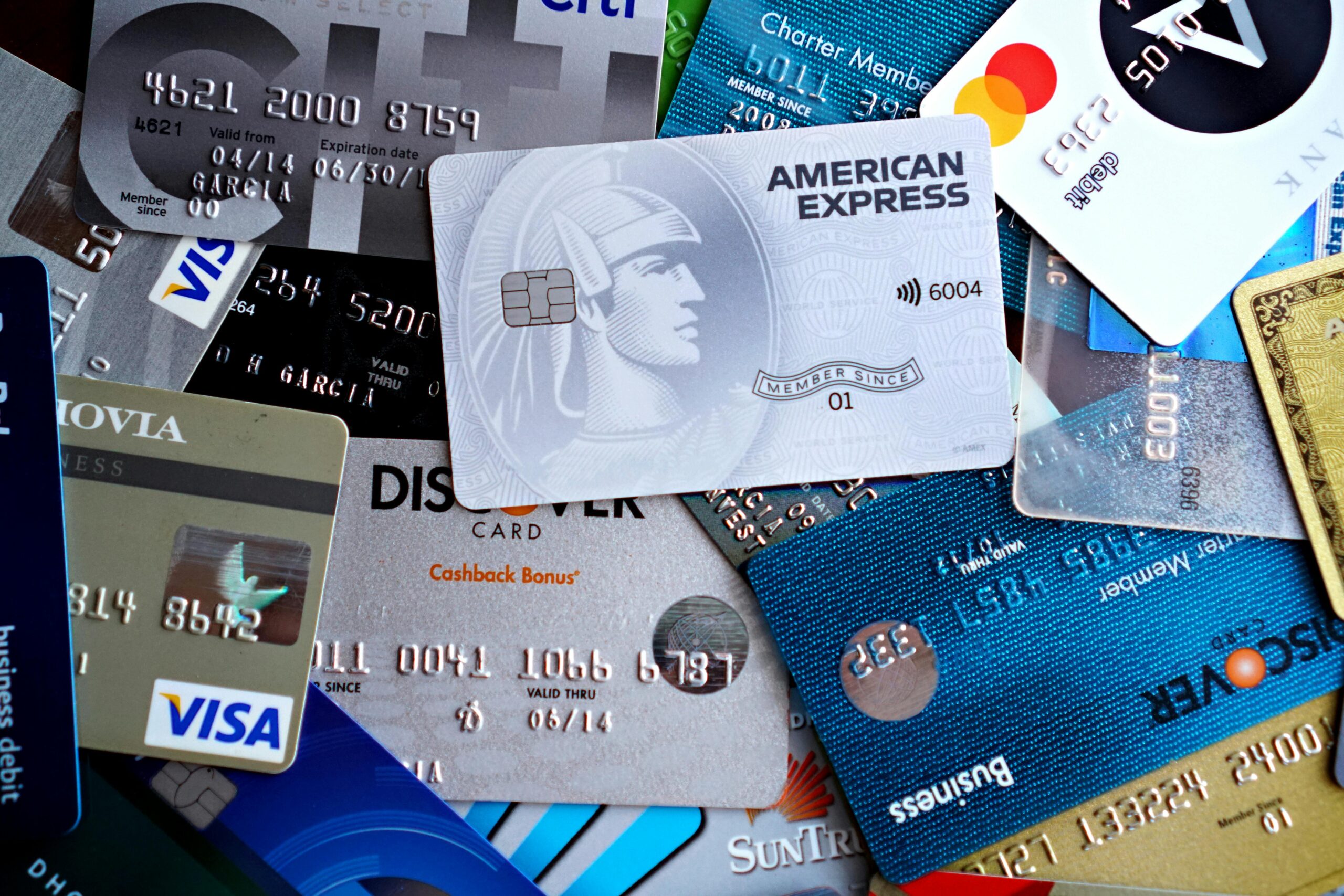Choosing the Right Credit Card in India (2026): A Practical Comparison Guide Close-up image of various credit and debit cards including Visa, MasterCard, American Express, and Discover.